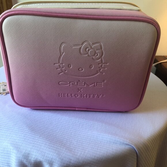 NWT  -  The Creme Shop x Hello Kitty Perfect Pink Travel Case - Picture 5 of 8